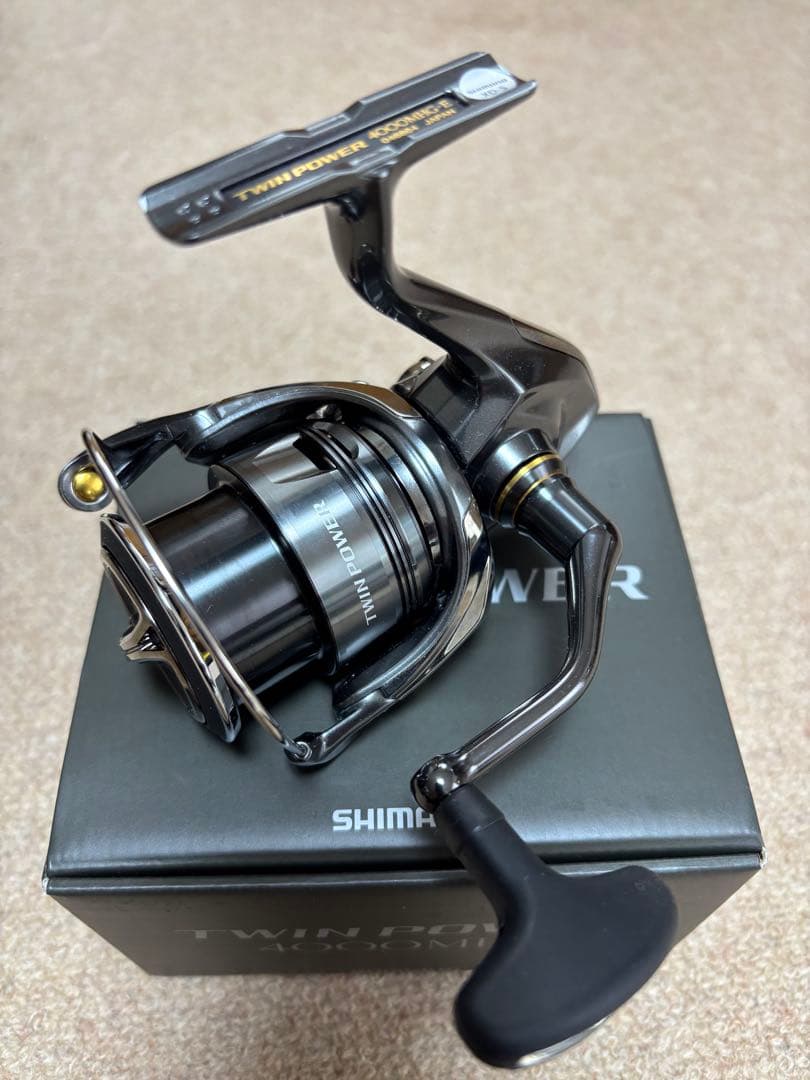 シマノ 24TWIN POWER 4000MHG スピニングリール