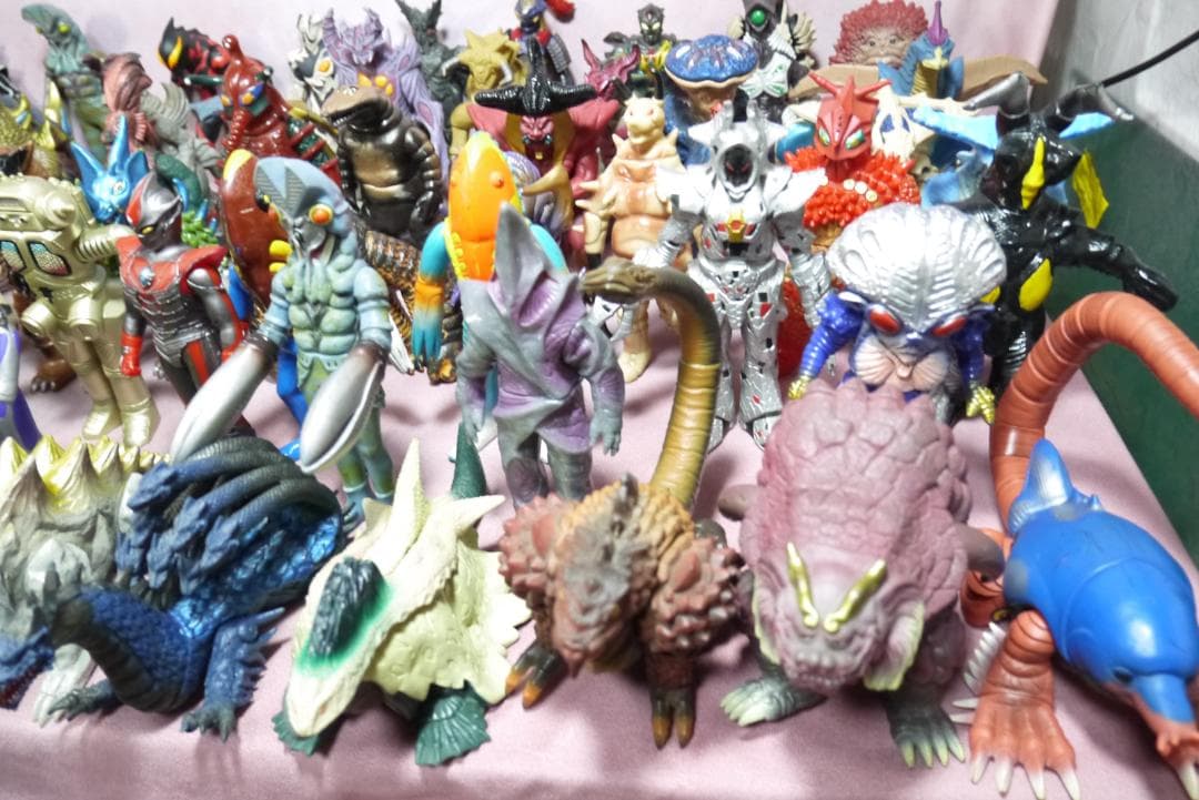 ウルトラ怪獣シリーズ　怪獣ソフビ　80体