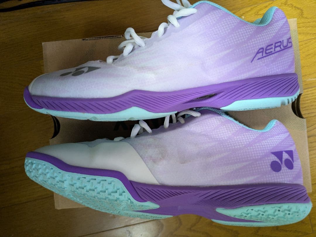 YONEX AERUS バドミントンシューズ ホワイト/パープル 24、5センチ