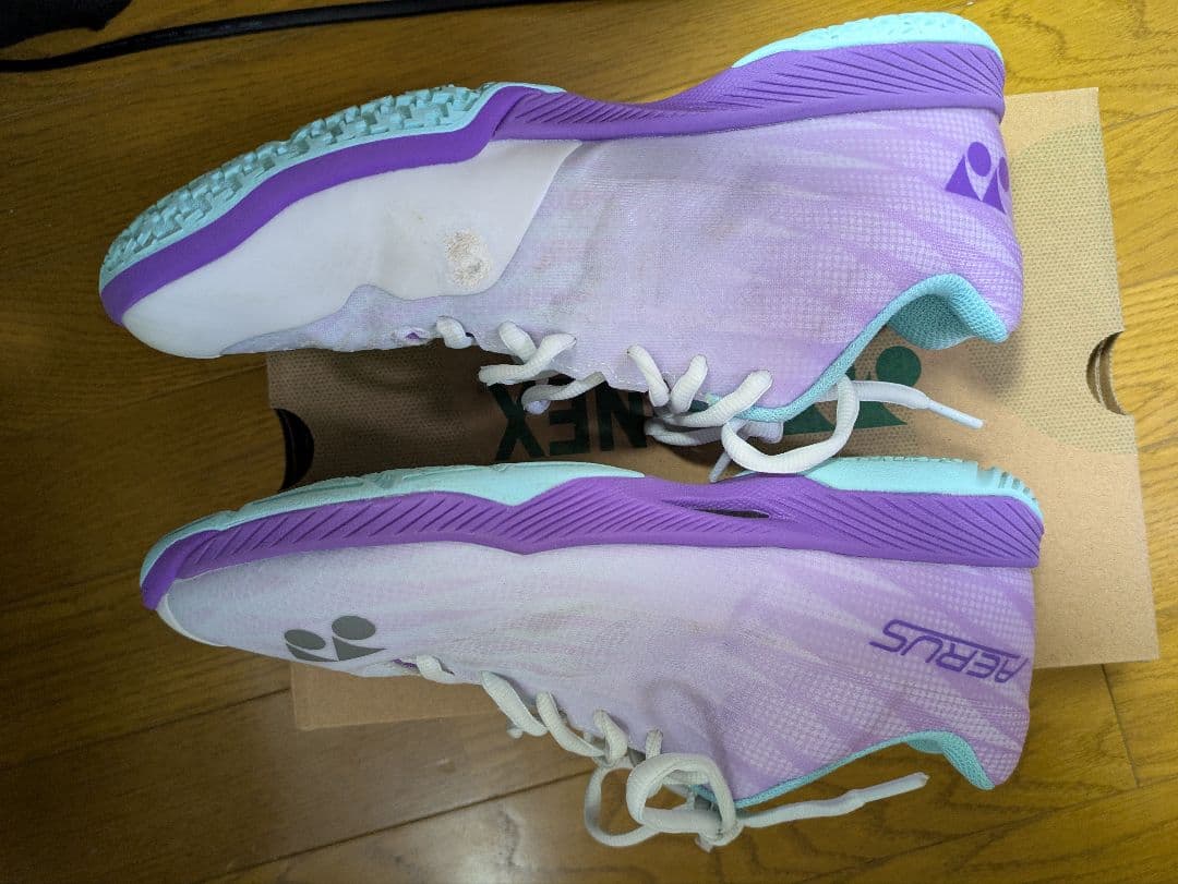 YONEX AERUS バドミントンシューズ ホワイト/パープル 24、5センチ