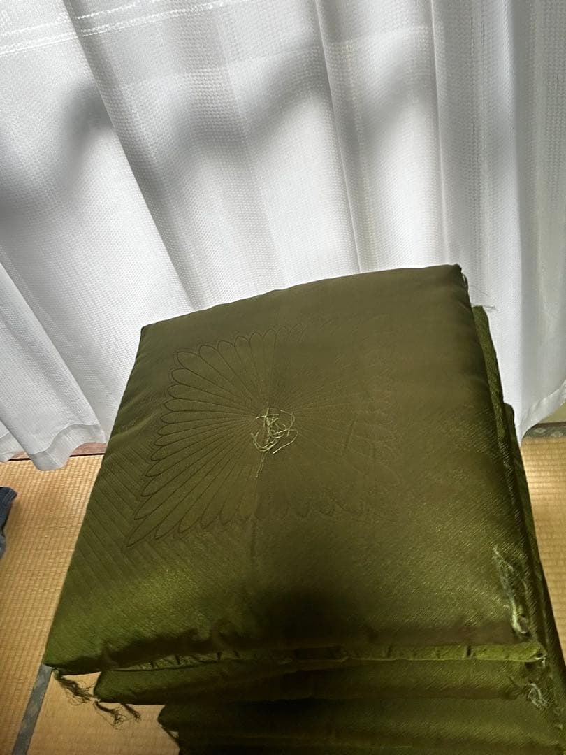 み*ず様 オリーブグリーン刺繍入り座布団8枚セット