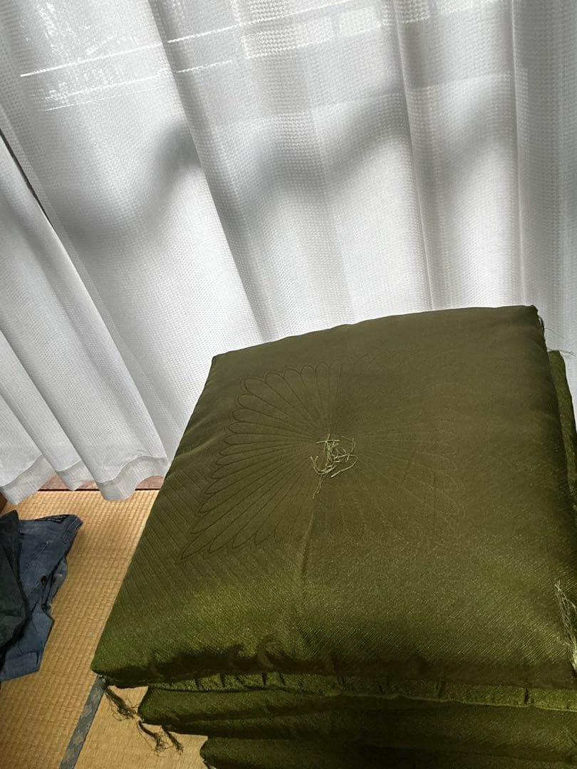 み*ず様 オリーブグリーン刺繍入り座布団8枚セット