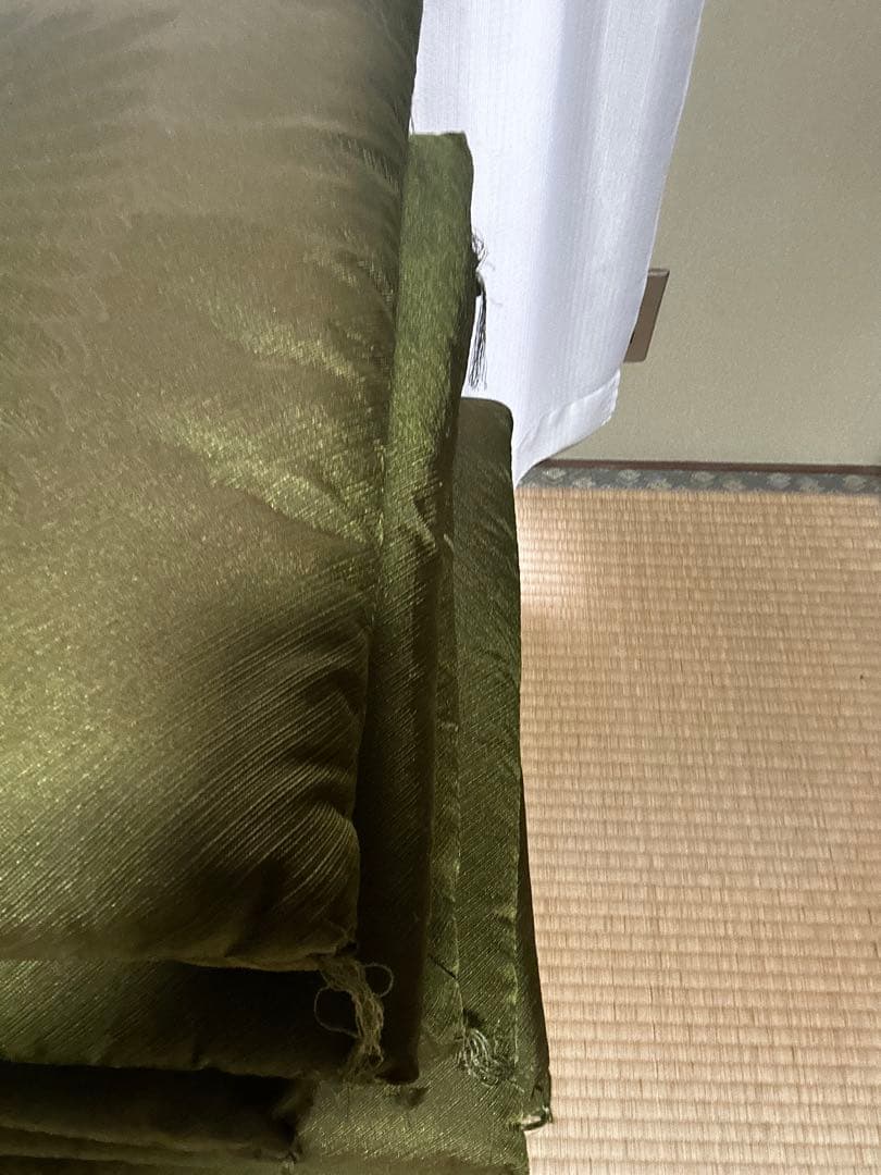 み*ず様 オリーブグリーン刺繍入り座布団8枚セット