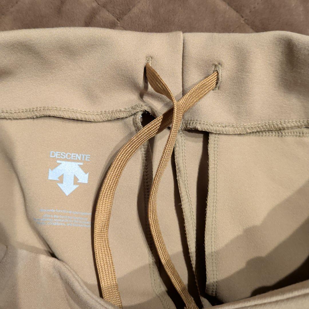 DESCENTE フード付き上下セットアップ ベージュ　Ｓサイズ