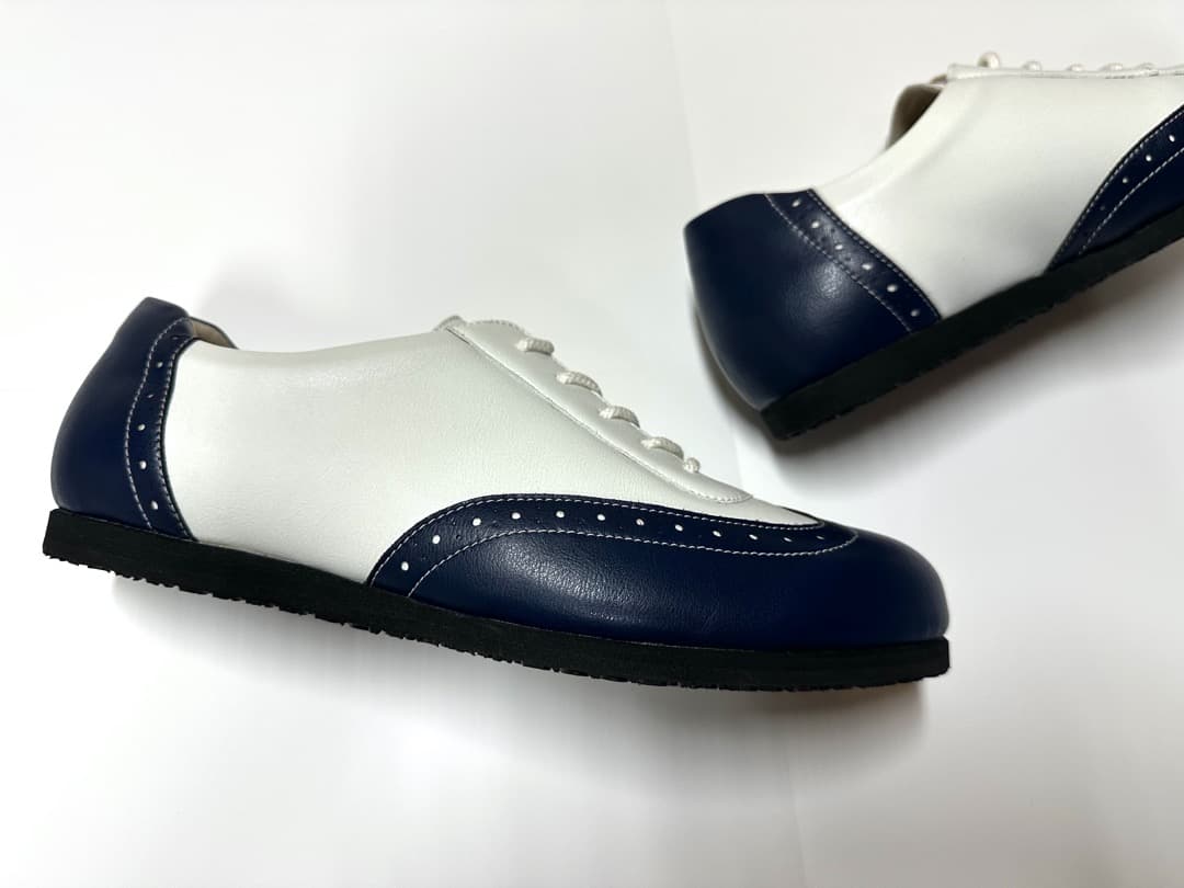 侍伊織プロデュースゴルフシューズ　新品　値下げしました