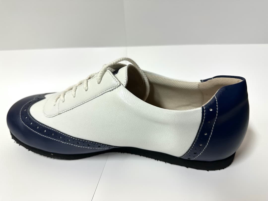 侍伊織プロデュースゴルフシューズ　新品　値下げしました