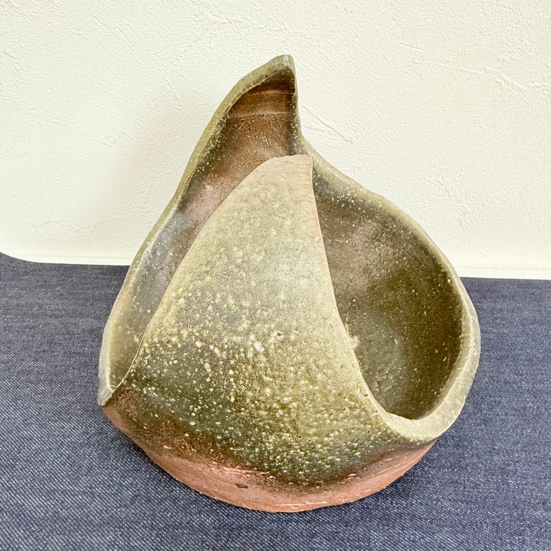 【名工】信楽焼 上田直方 造 矢印刻印 変形花器 芸術作品 陶印 骨董