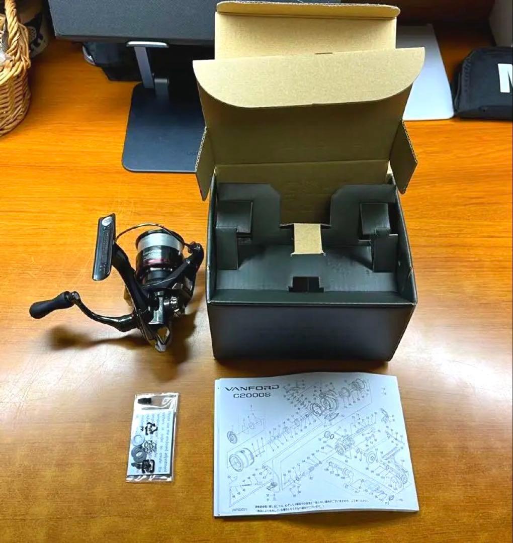 【極美品】シマノ スピニングリール 24ヴァンフォード C2000S ios