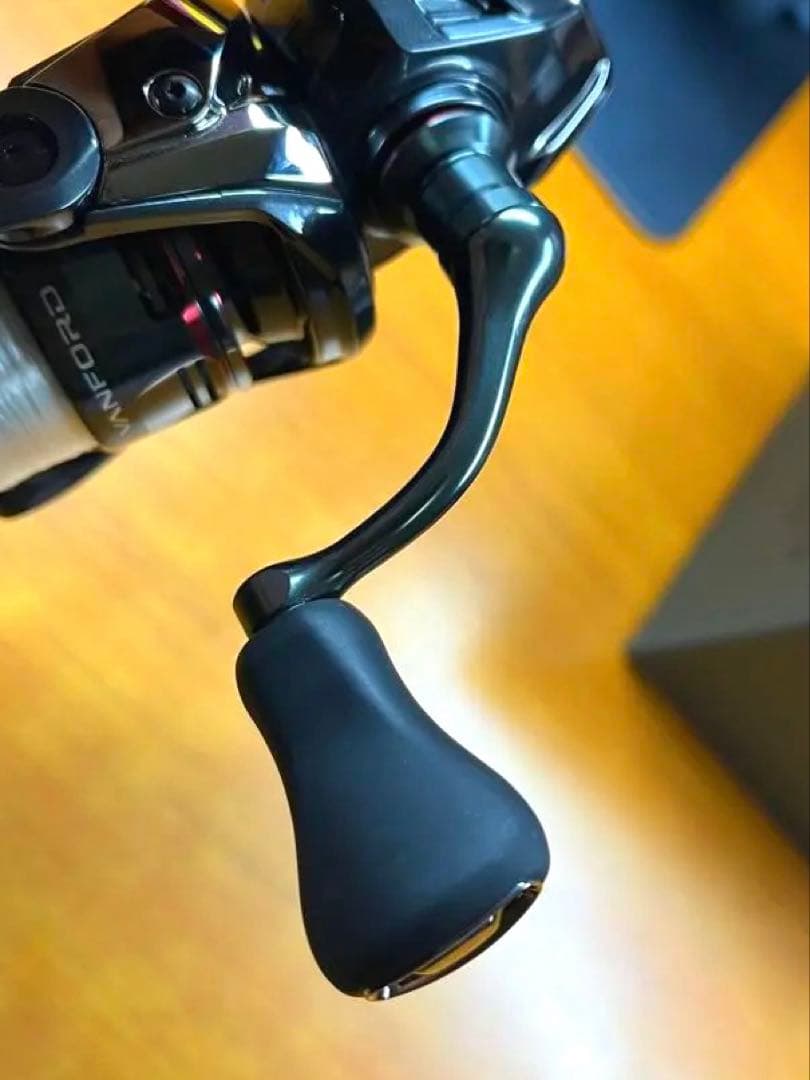 【極美品】シマノ スピニングリール 24ヴァンフォード C2000S ios
