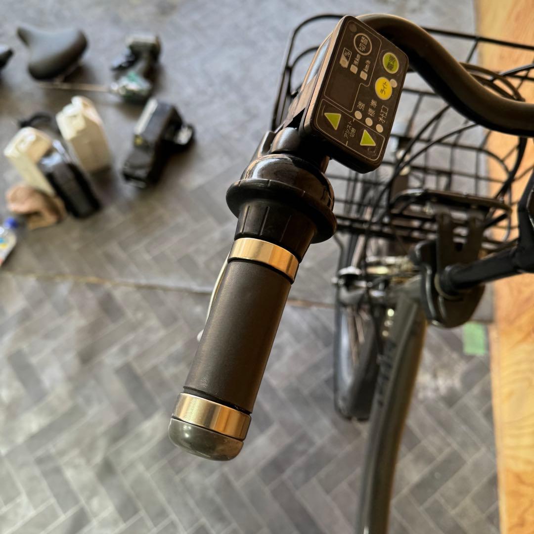 電動アシスト自転車 ブラック 前カゴ付き　バッテリー12.3ah