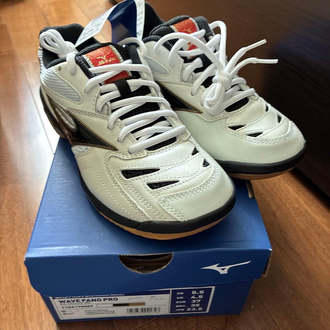 バドミントンシューズ WAVE FANG PRO 23.5