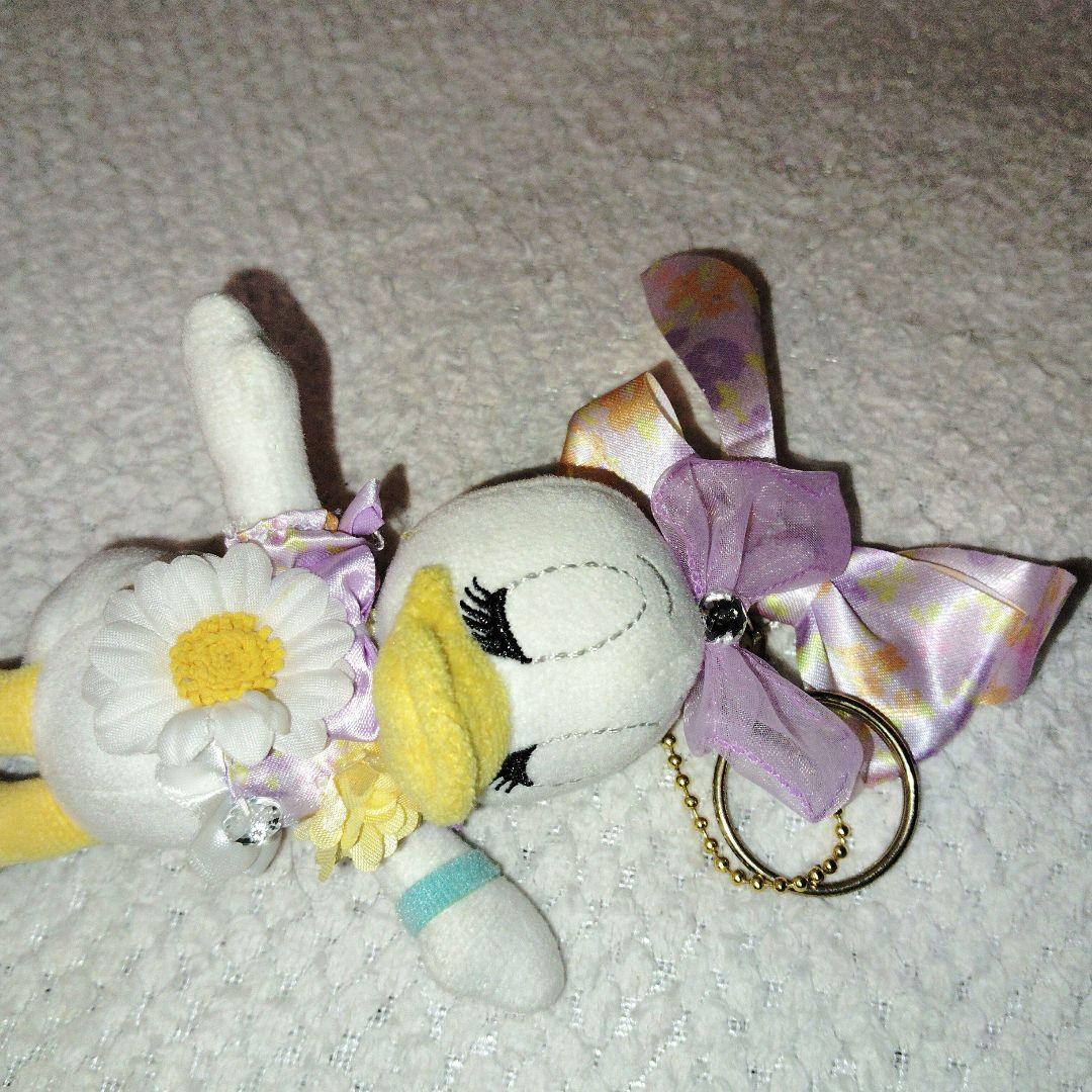 レア　ディズニーストア　デイジー　ぬいぐるみバッジ　キーホルダー　リボン　お花