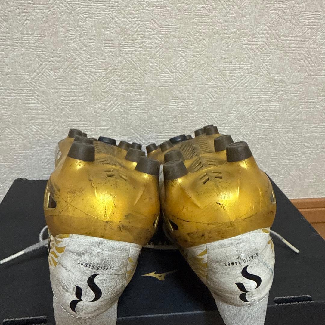 Mizuno Morelia Neo IIIセルヒオ・ラモスモデル