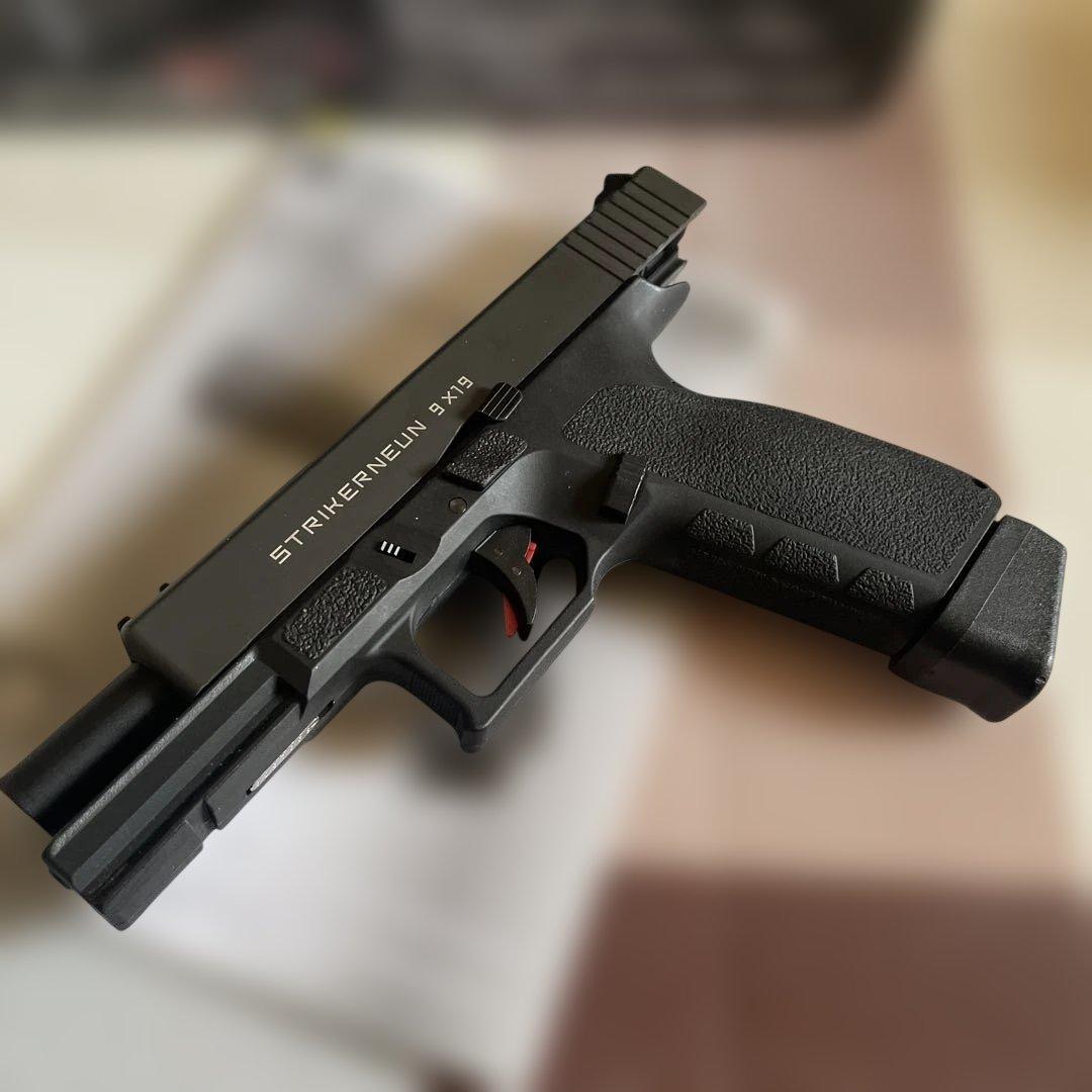 Carbon8 Striker9 Co2 プラスチック製