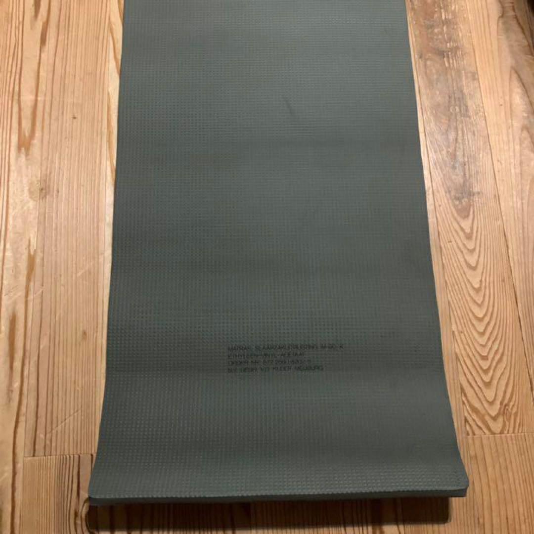 希少 オランダ軍スリーピングマット 収納袋付き