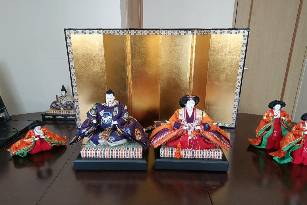 7段飾りお雛様セットのお内裏さま、台座、屏風のみの出品デッドストック品