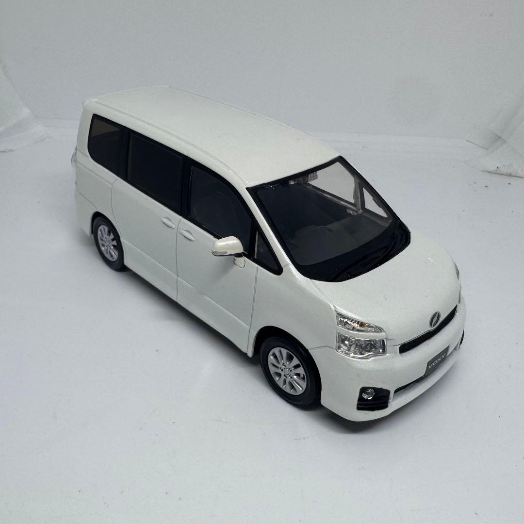 非売品 トヨタ 1/24 カラーサンプル ヴォクシー 70系 ホワイト