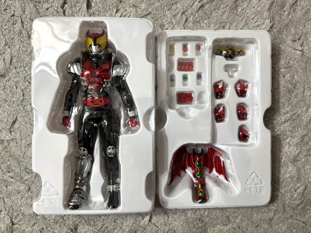 S.H.フィギュアーツ（真骨彫製法）仮面ライダーキバ