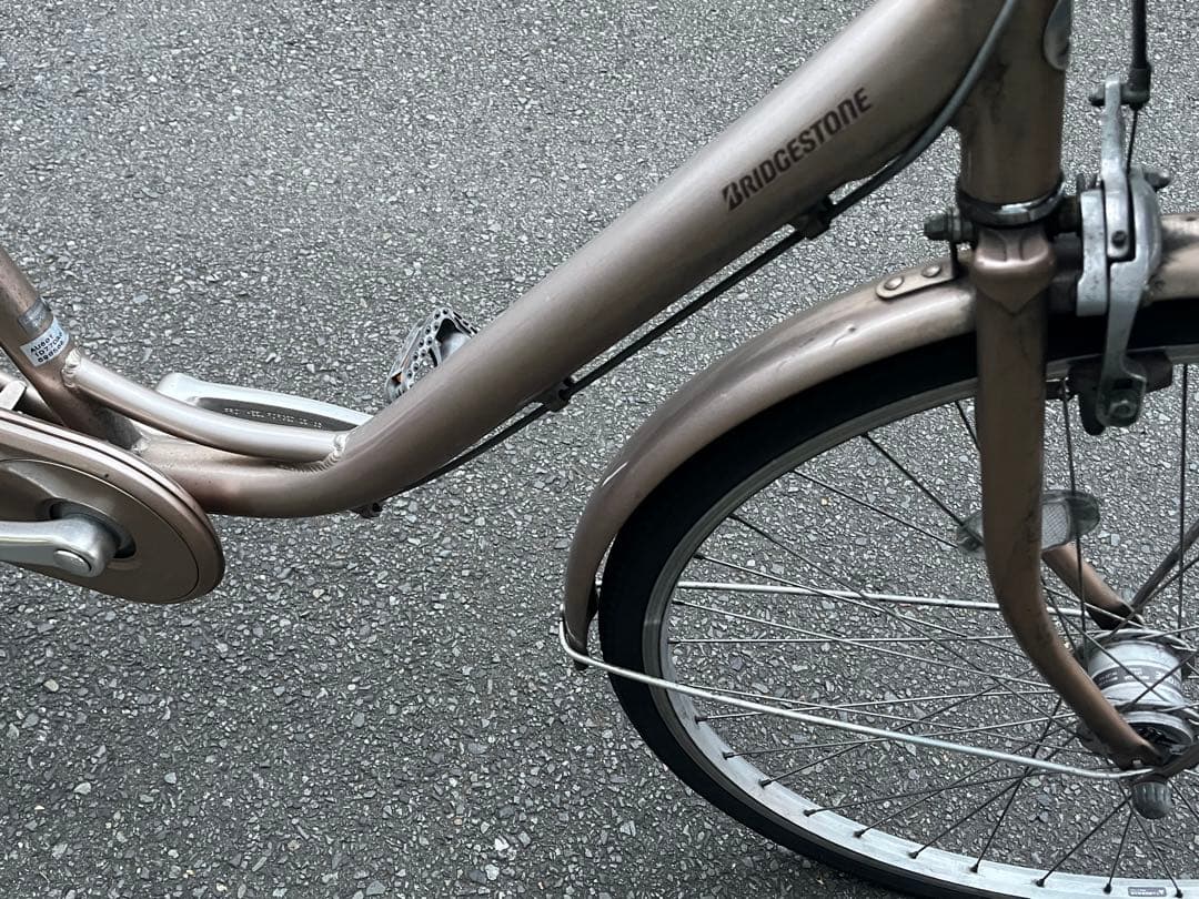 h*a様 中古美品ブリヂストン軽量アルミ自転車〓アルミーユ☆26★ベージュ※配達