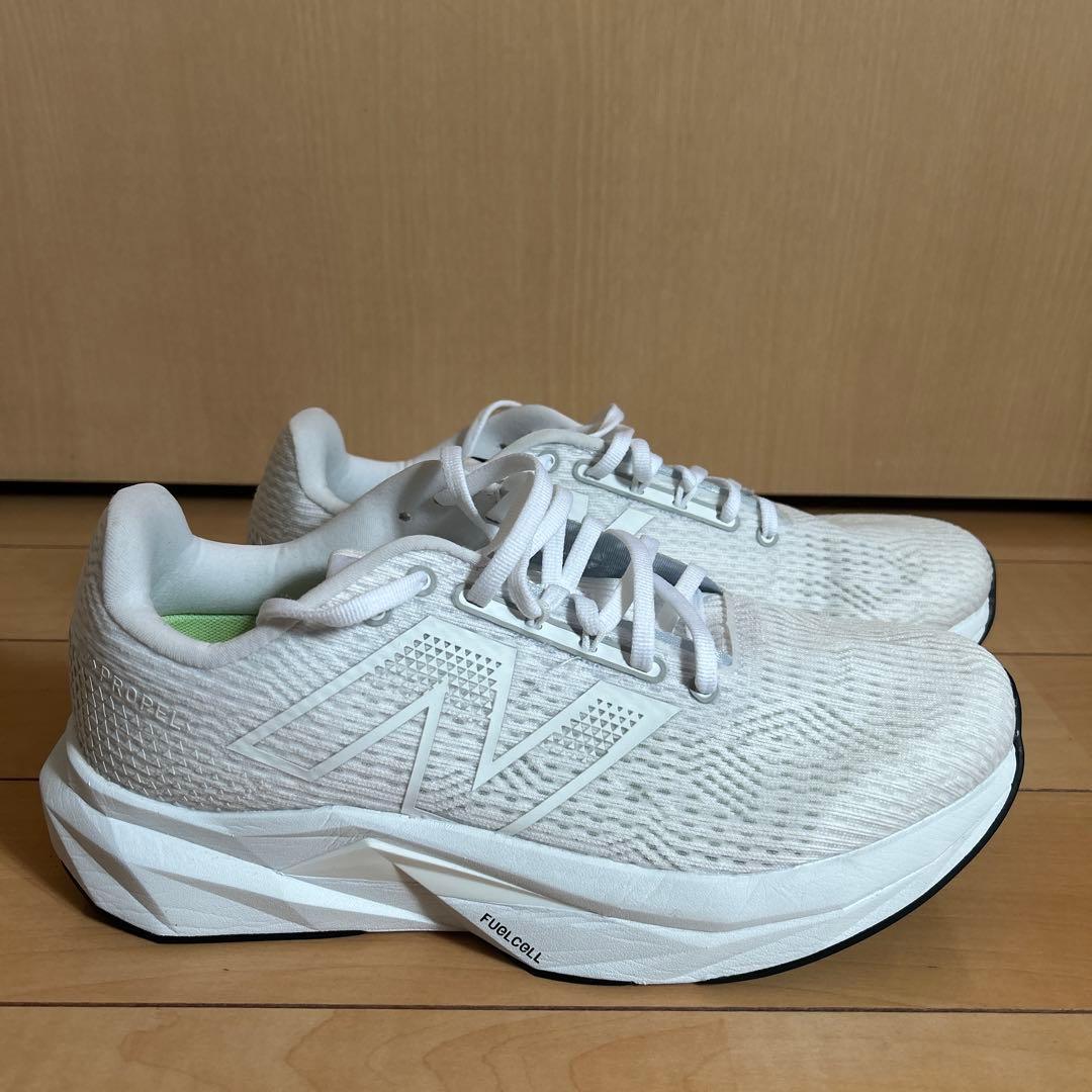 B*n様 fuelcell propel v5 ニューバランス ランニングシュー