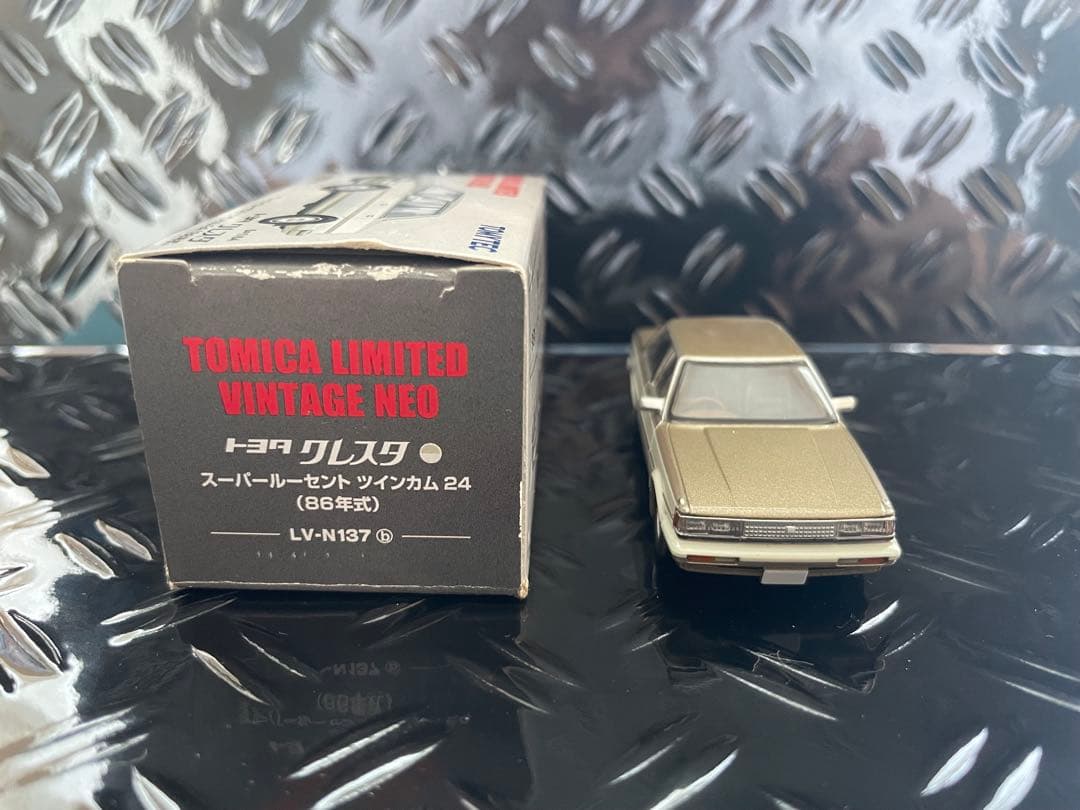 TOMICA LIMITED VINTAGE NEO トヨタ　クレスタ　ツートン