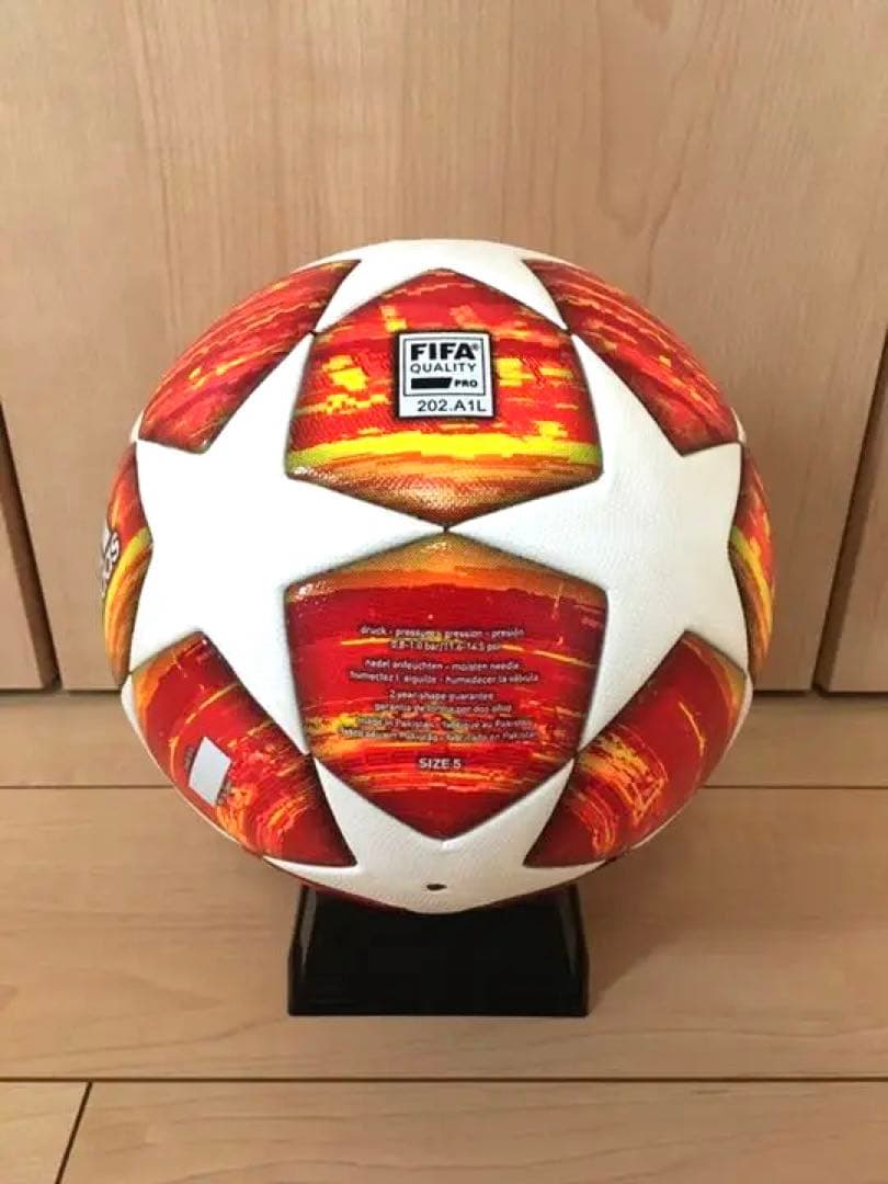 フィナーレ　アディダス  サッカーボール  公式球　５号　チャンピオンズリーグ