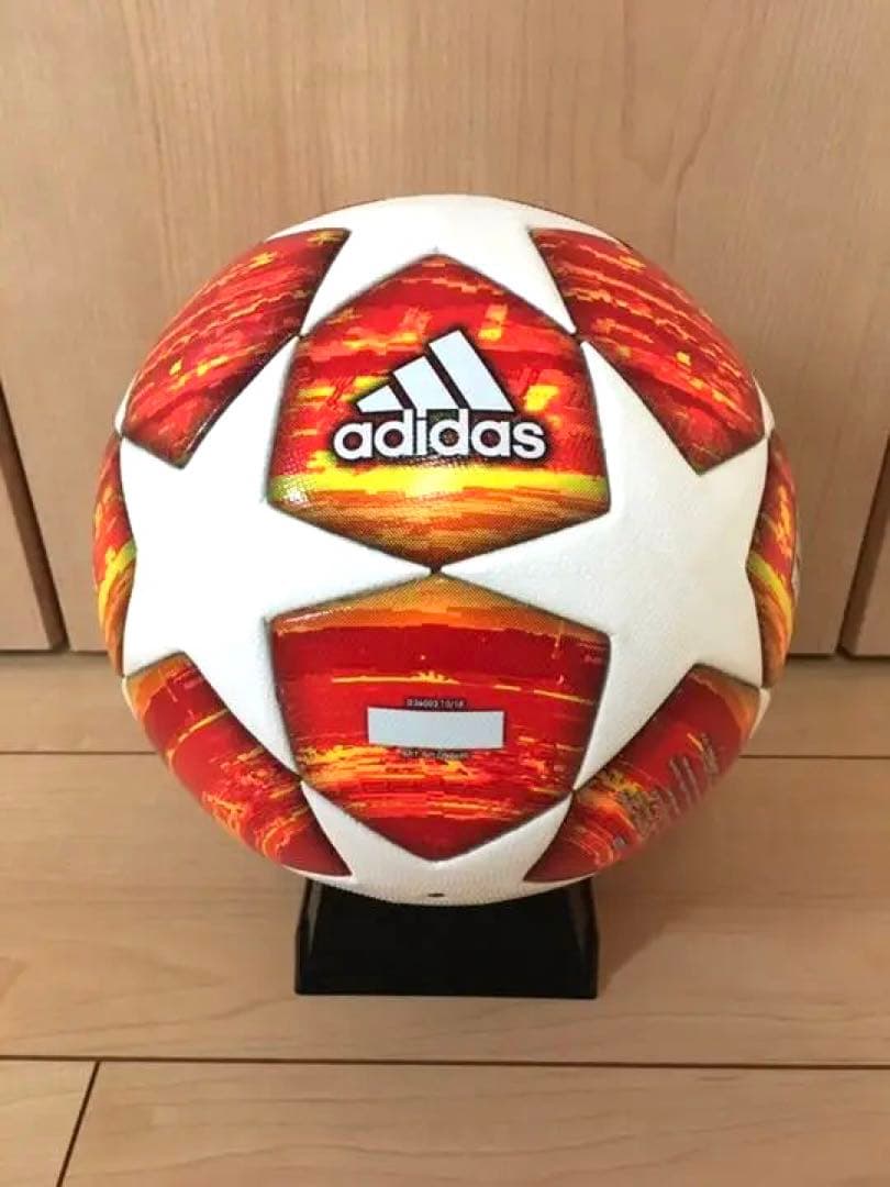 フィナーレ　アディダス  サッカーボール  公式球　５号　チャンピオンズリーグ