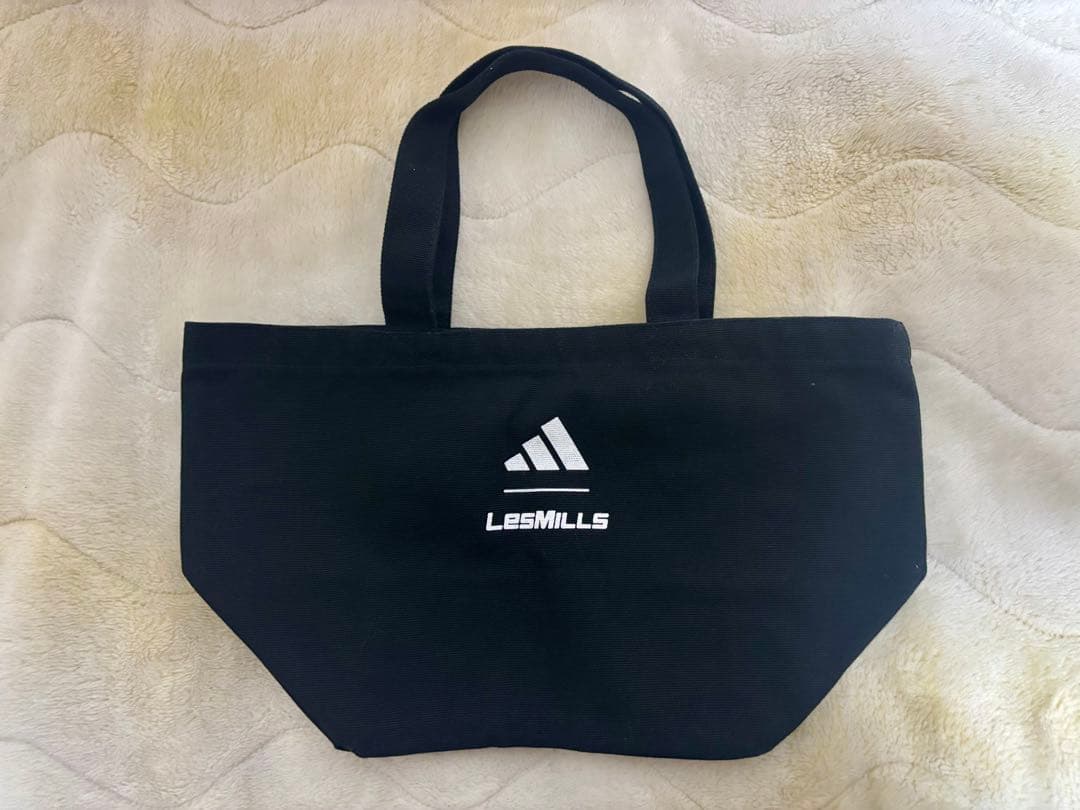 LES MILLS ウォーターボトル　トートバッグ　ピンバッジセット
