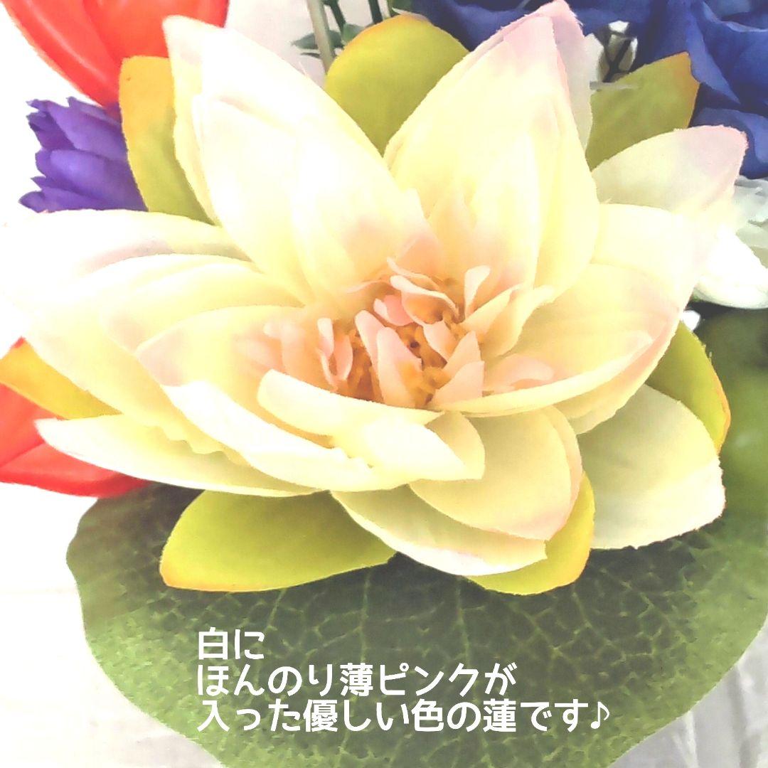 ♕*  大きめの蓮です♬  ボリューミーなシングルアレンジメント ♧*