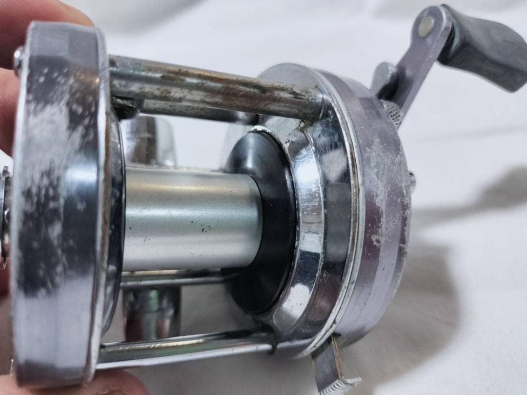 トニーアブガルシア　アンバサダー5500C 　ビンテージ　リール aグレー