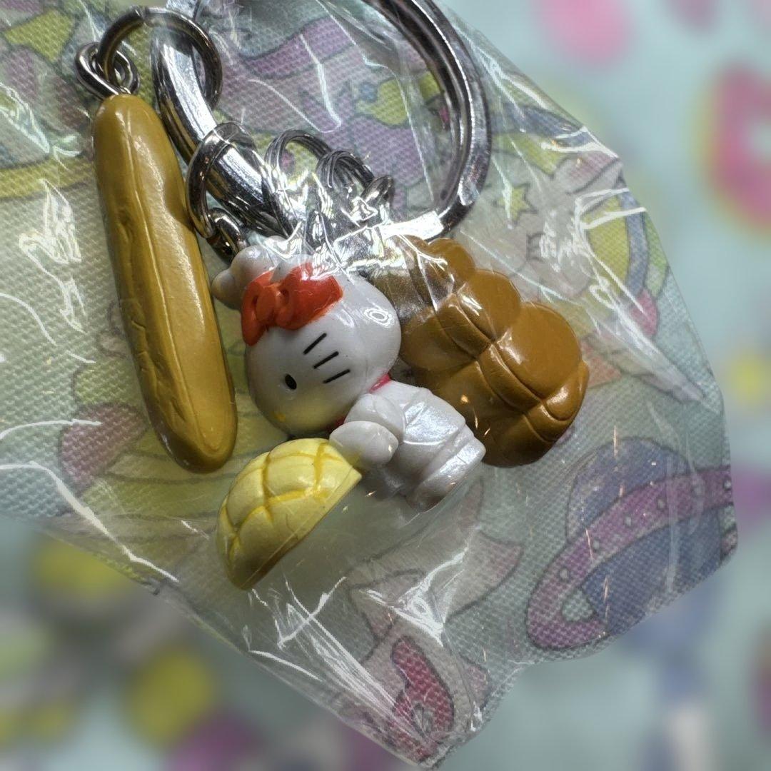 サンリオ　ハローキティ　キーホルダー　パン　当時物　レトロ　マスコット
