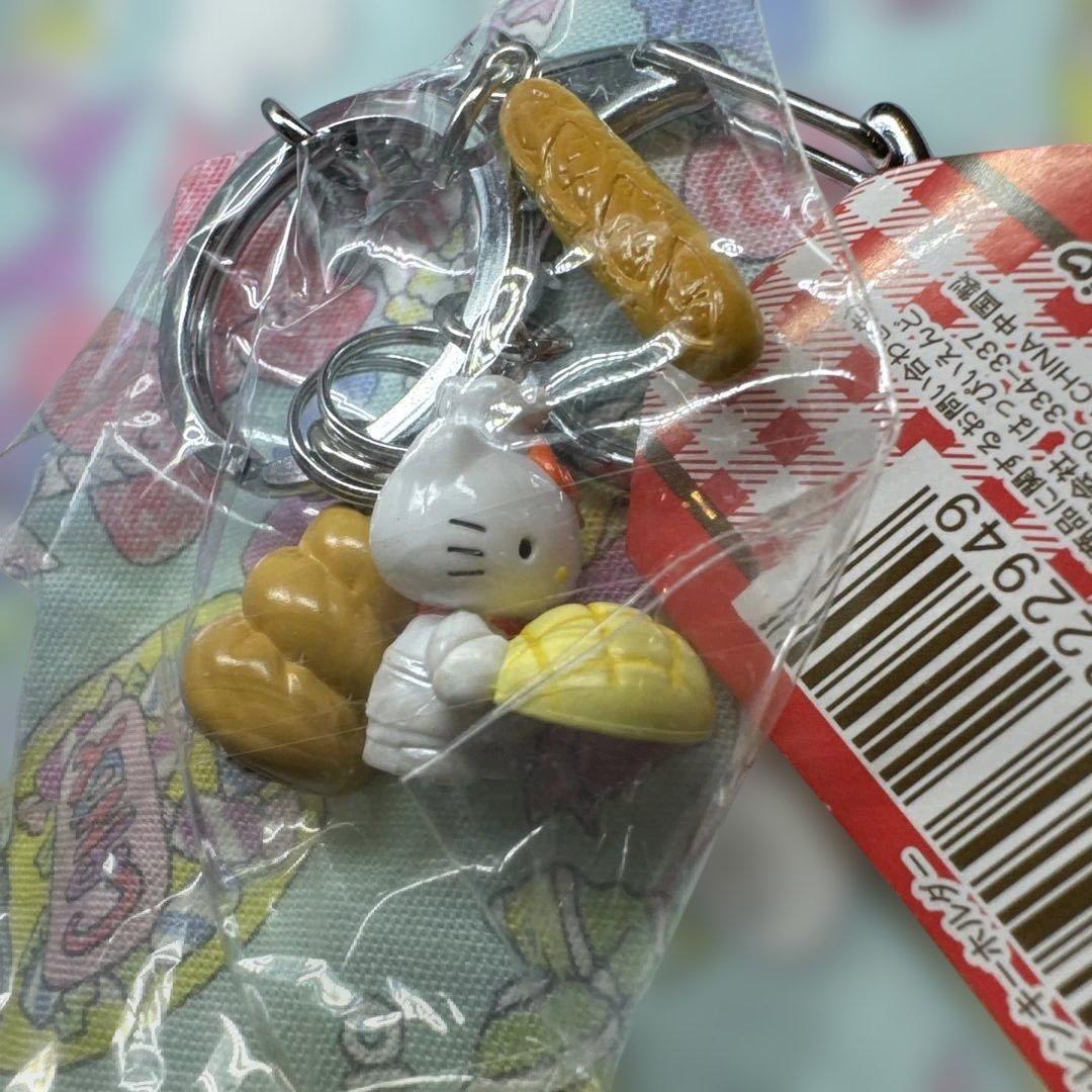 サンリオ　ハローキティ　キーホルダー　パン　当時物　レトロ　マスコット