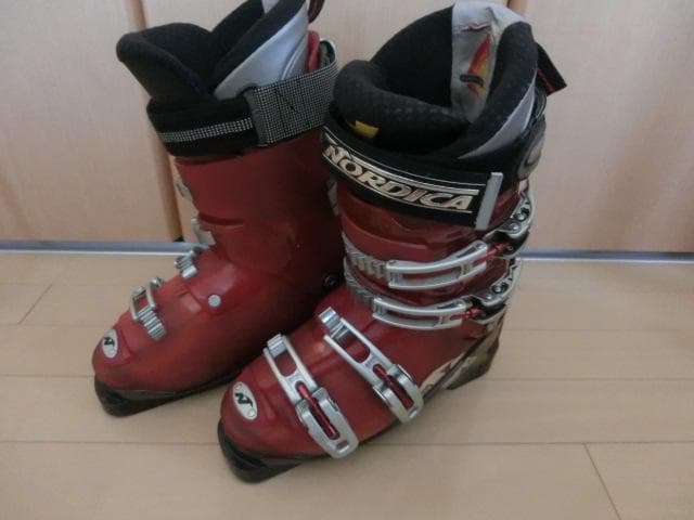 NORDICA W8 ジュニア用ブーツ レッド23～24㎝