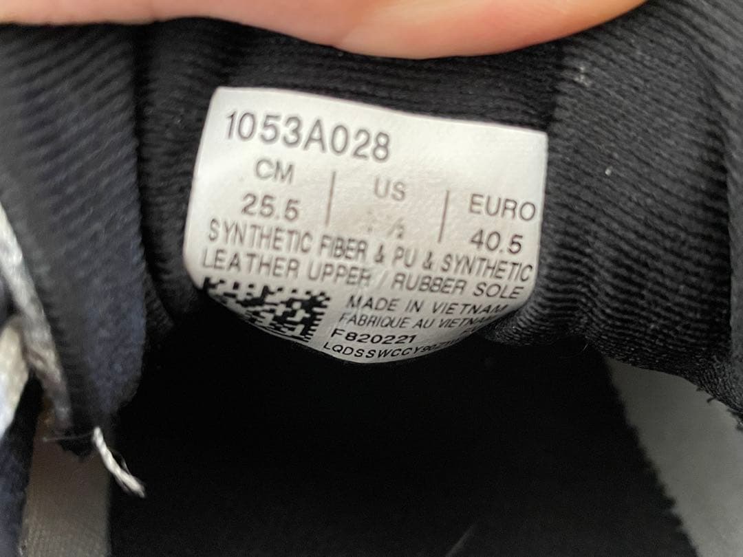 ASICS バレーボールシューズ ホワイト/シルバー　ホワイト/ブラック　2足