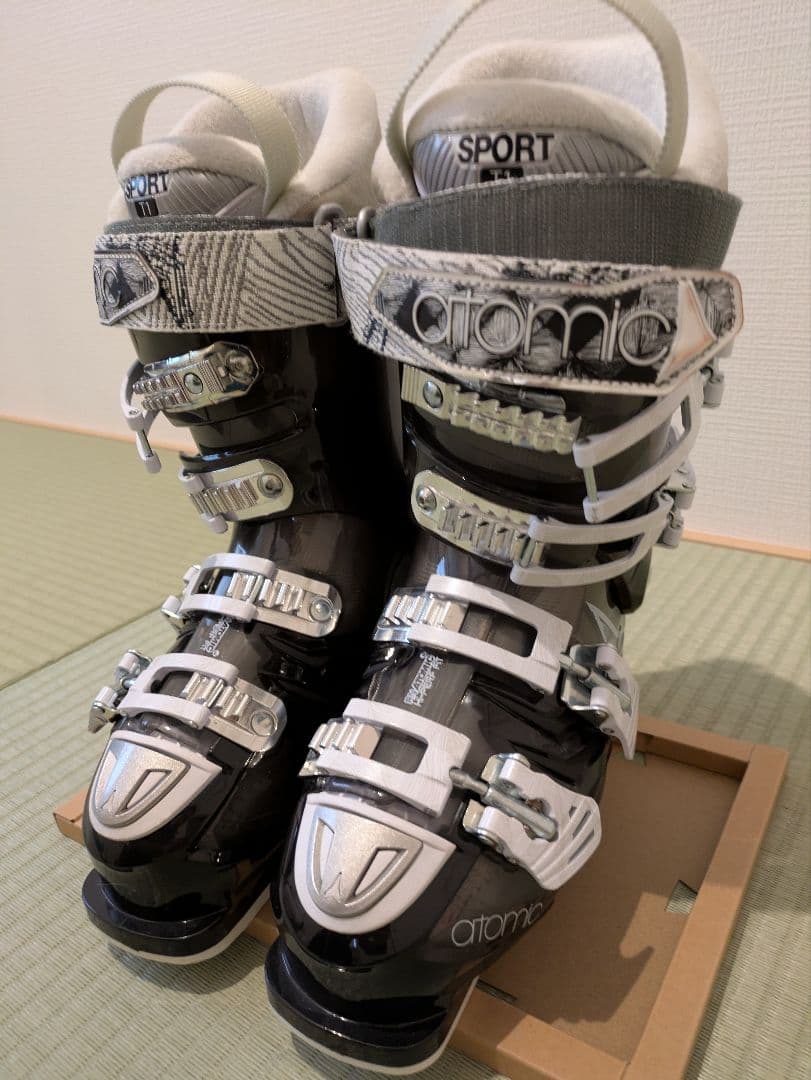 【美品】Atomic スキーブーツ 女性用 ブラック23.0