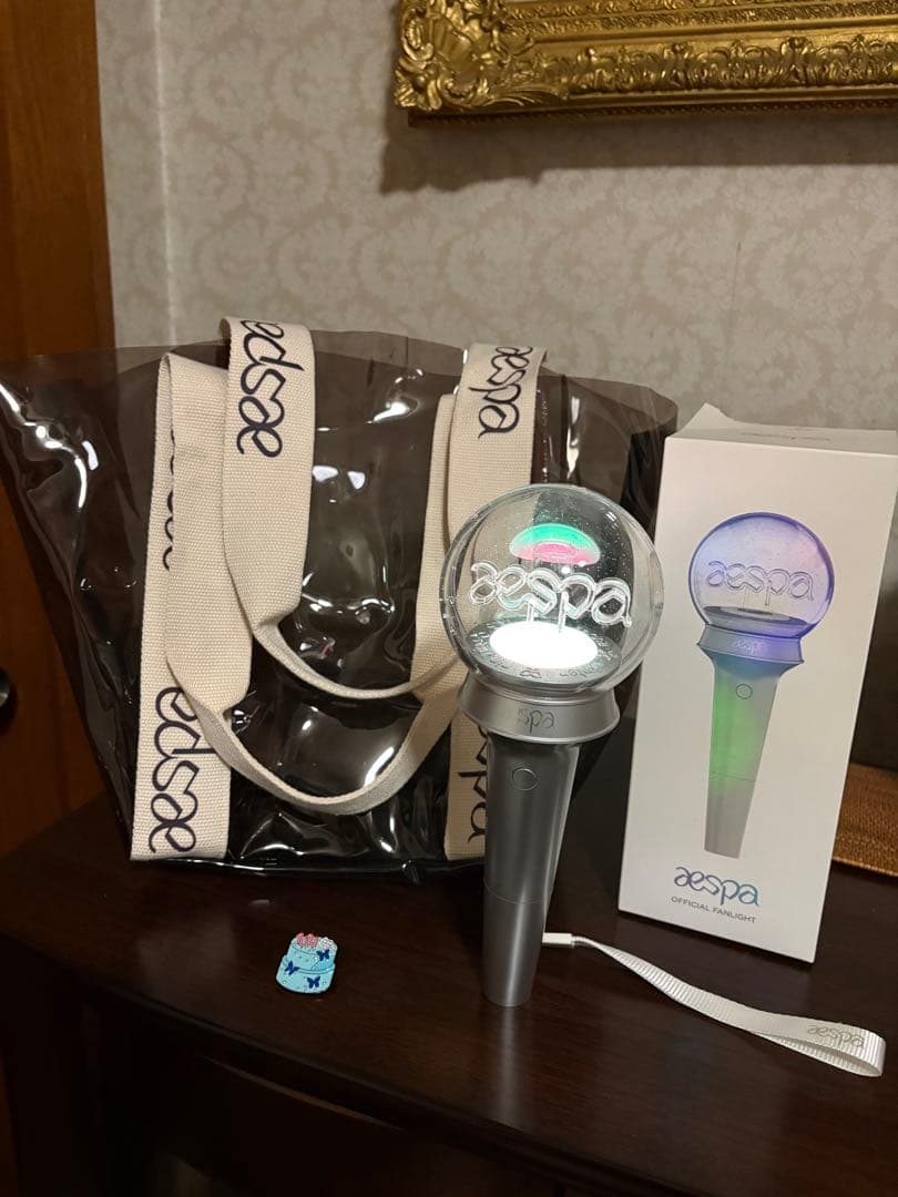 aespa ペンライト、トートバッグ、バッジ、計3点