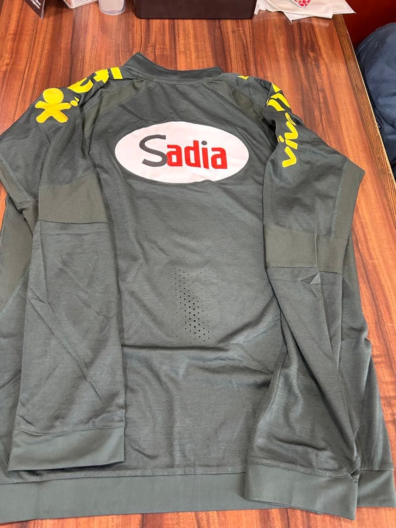 ブラジル代表•TRウエア 新品・未使用（タグ付き）モスグリーン XL