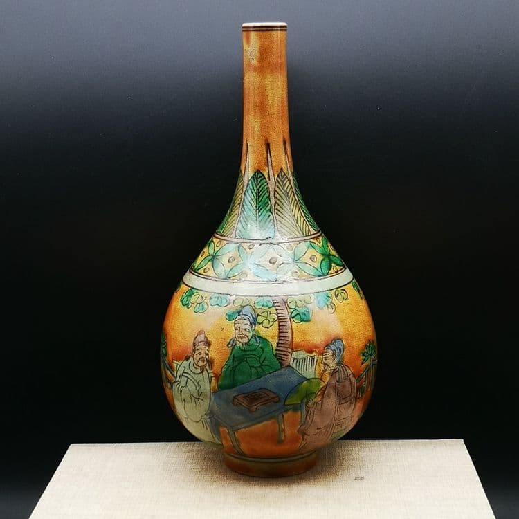 大明万暦素三彩人物胆瓶です  景徳鎮 陶磁器 装飾品 現代工芸品美術品 置物