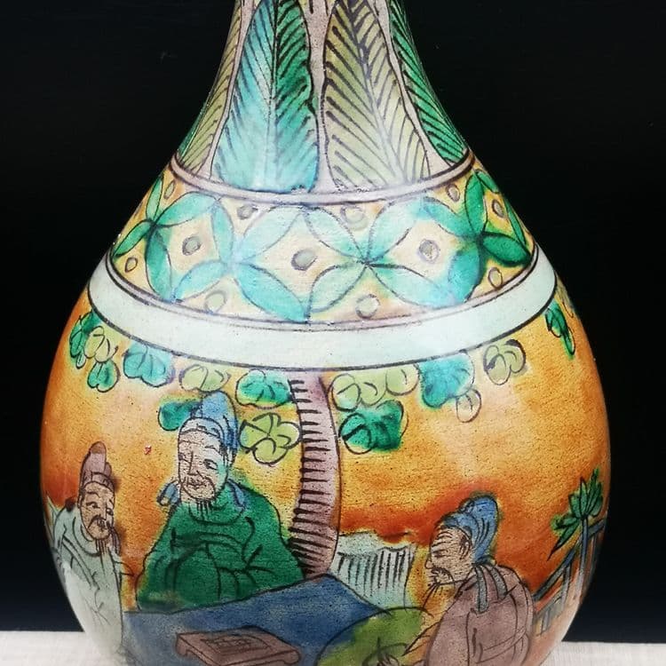 大明万暦素三彩人物胆瓶です  景徳鎮 陶磁器 装飾品 現代工芸品美術品 置物