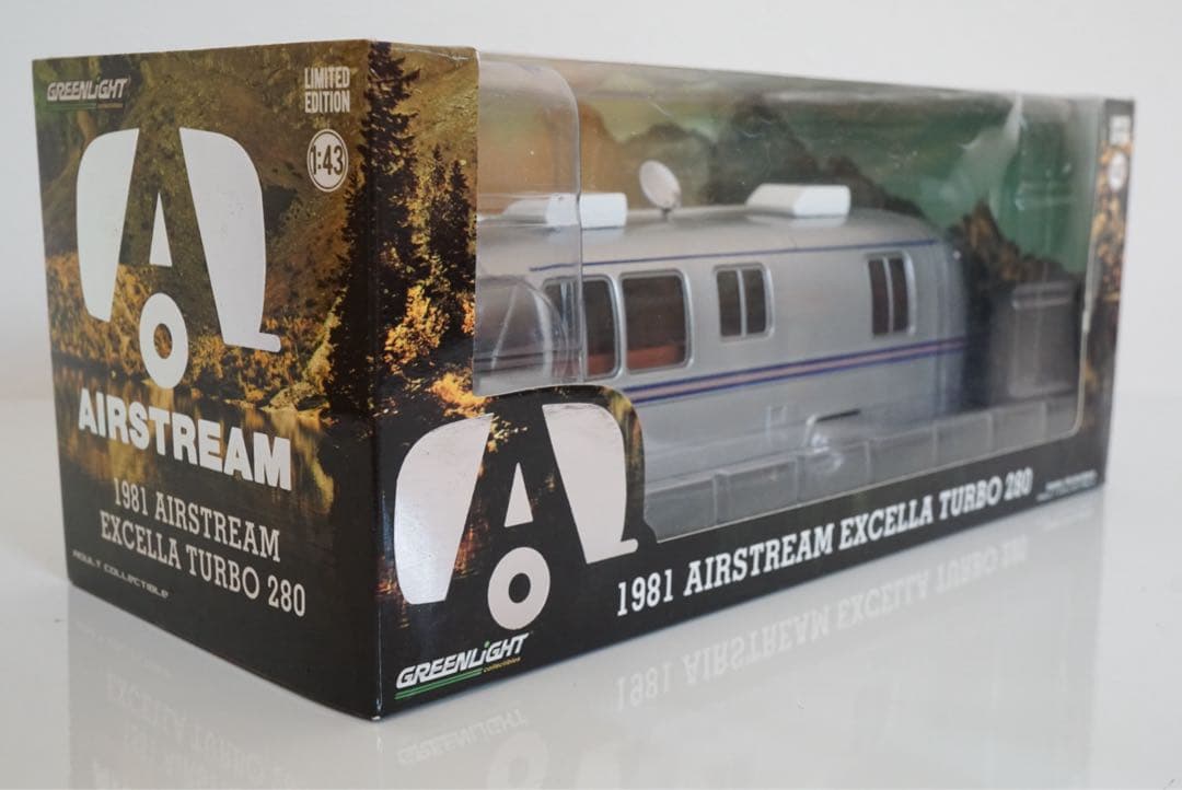 ミニカー GREENLIGHT 1981 AIRSTREAM EXCELLA 1/43