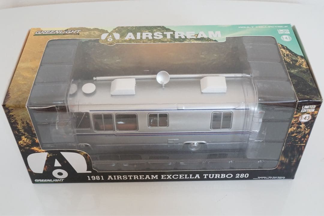 ミニカー GREENLIGHT 1981 AIRSTREAM EXCELLA 1/43