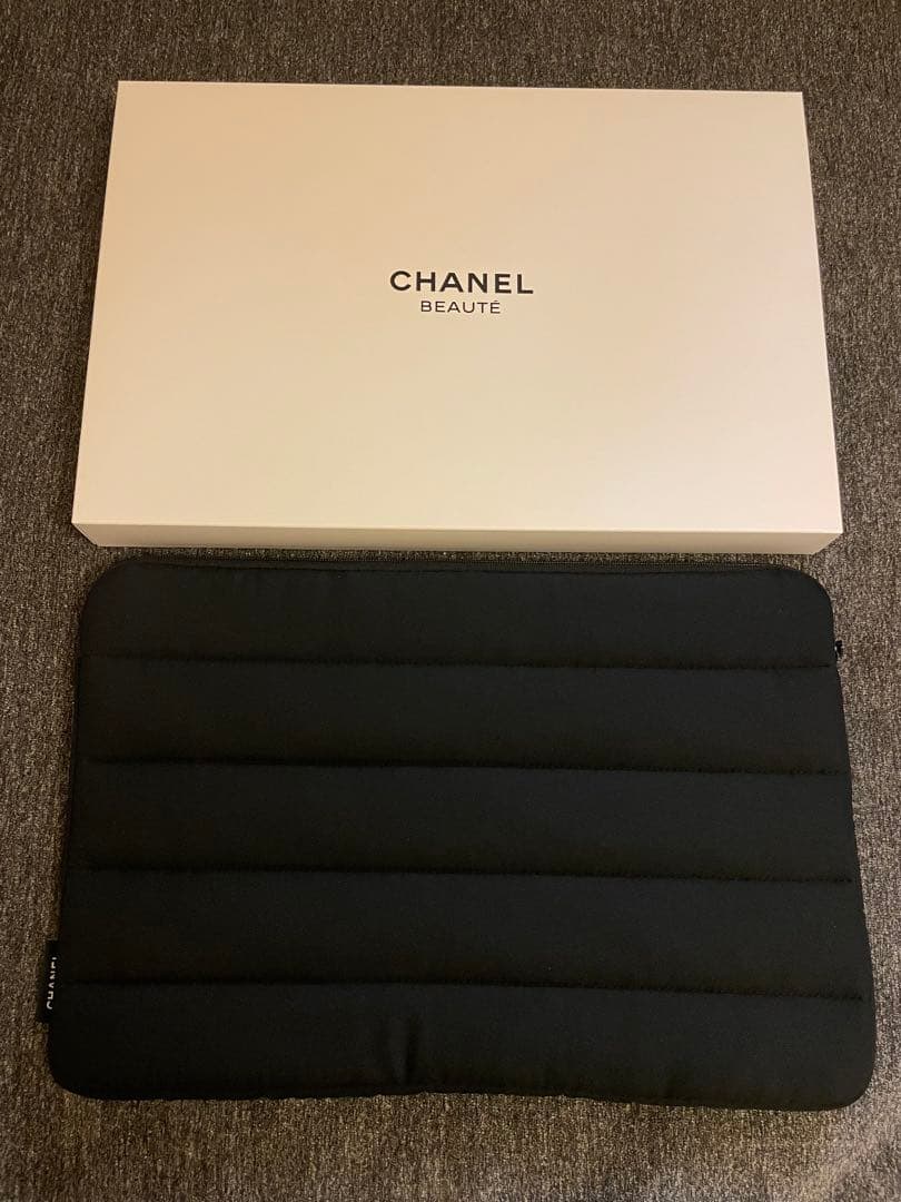 シャネル　ノベルティ　ラコレクション　パソコンケース CHANEL ノベルティ