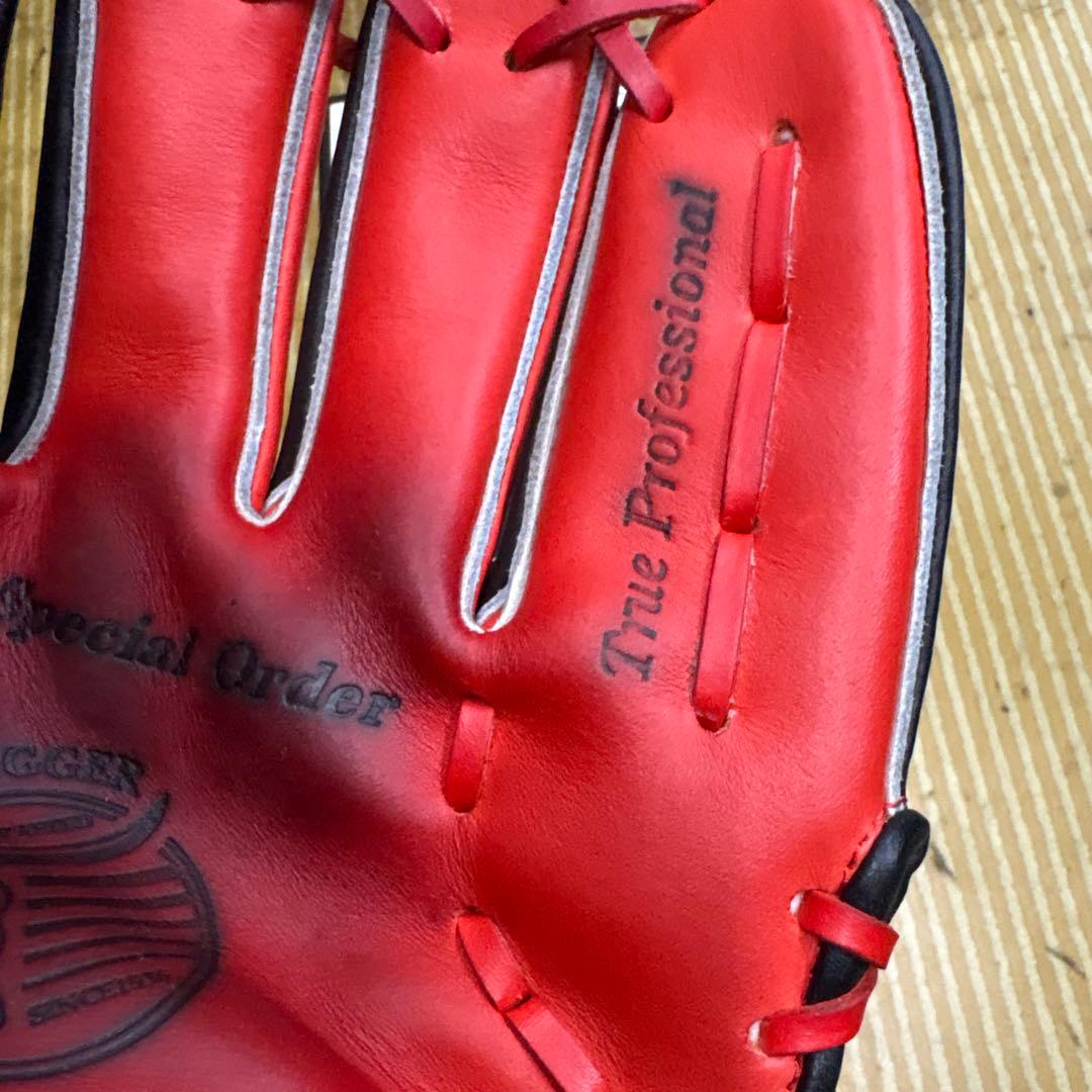 新品スラッガー スペシャルオーダー軟式野球グローブ 赤黒内野手用右投げ用箱あり