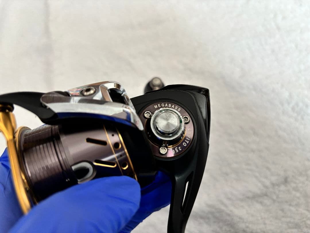 メガバス LUVITO 256 スピニングリール