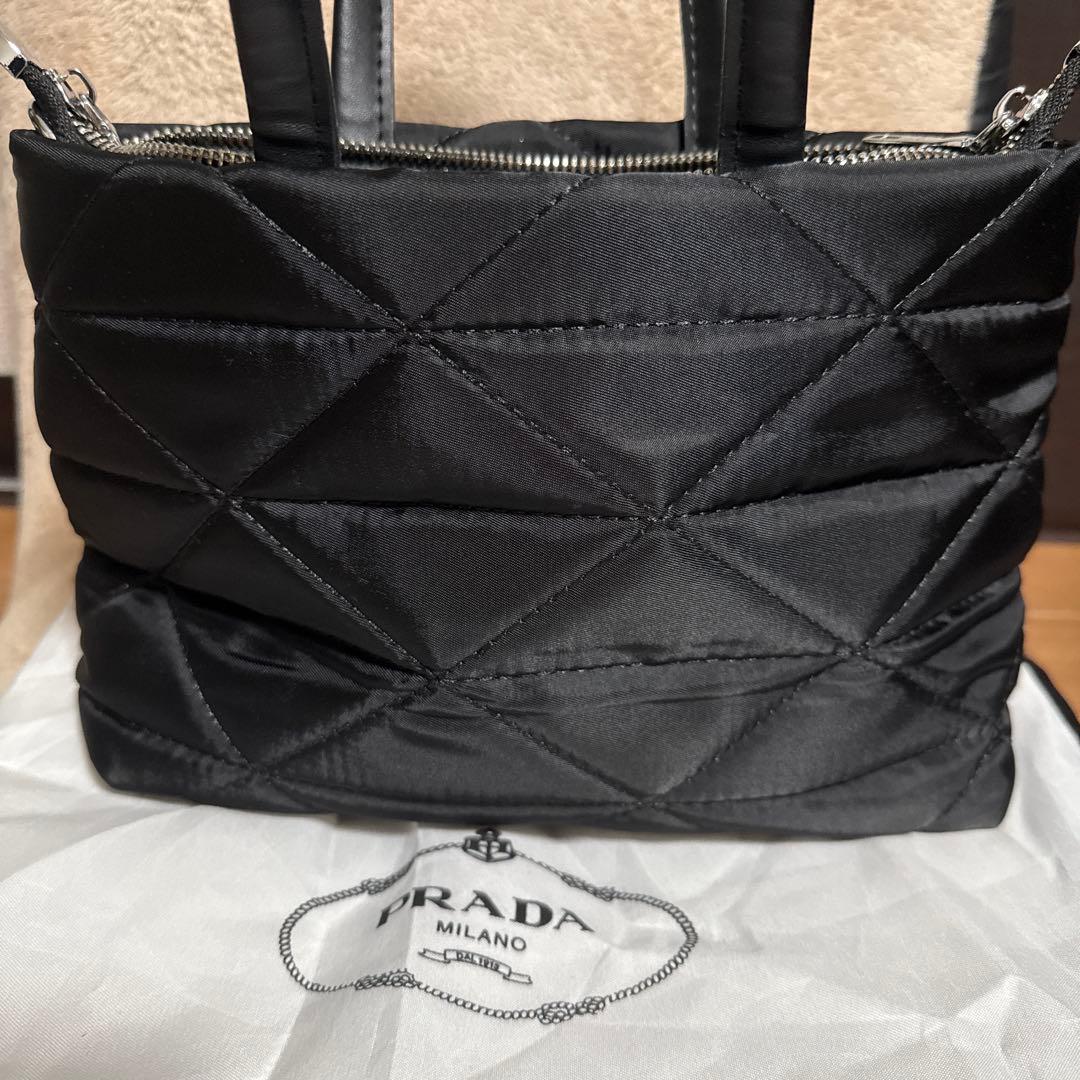 PRADA ブラック ノベルティナイロンバッグ