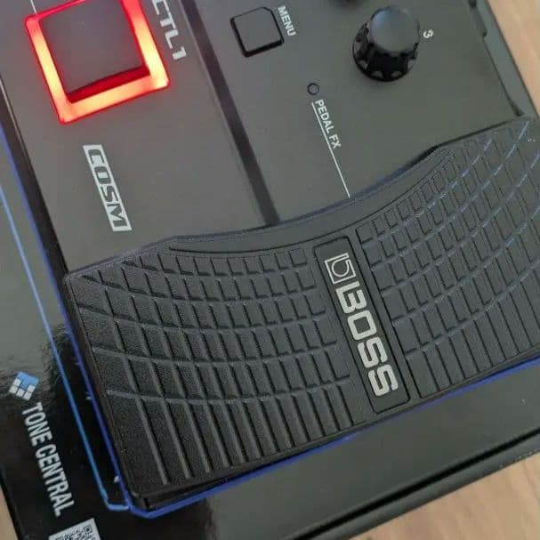 美品 新品同様 BOSS GT-1 マルチエフェクター ギターエフェクター
