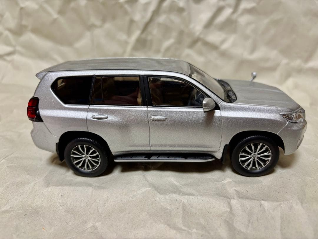 ランドクルーザープラド後期　カラーサンプル ミニカー　シルバーメタリック　箱付