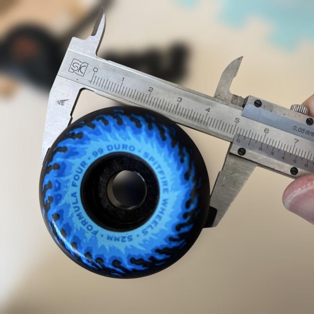 Spitfire f4 スケートボード　ハードウィール　52mm 99duro