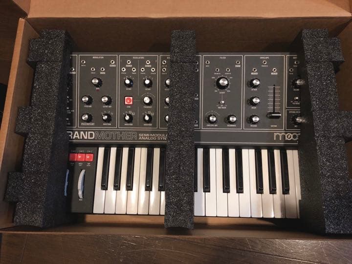 Moog grandmother Dark  モーグ シンセ