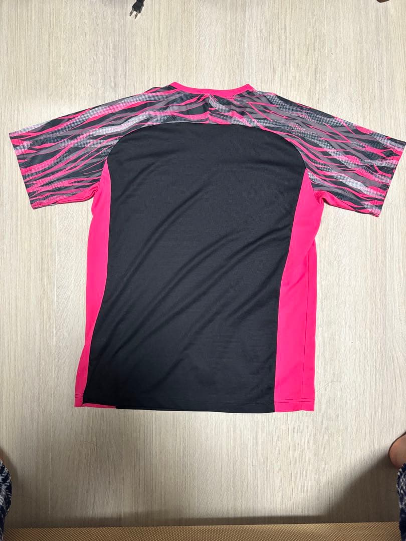 YONEX バドミントンシャツ 黒/ピンク Vネック